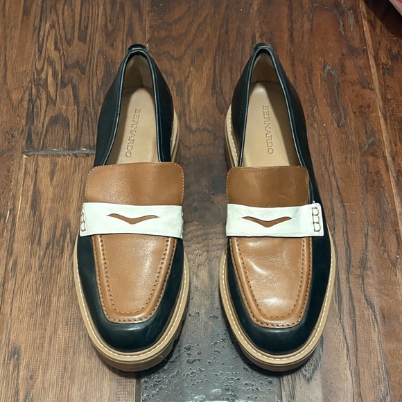 Bernardo Chandler Lug Sole Loafer in Luggage Multi Antique Calf SZ 9.5 EUC - Picture 2 of 7